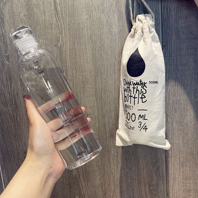 Bottiglia d'acqua di plastica da 500 ml con scala temporale per il fitness moderno e design riutilizzabile