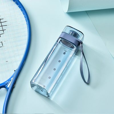 Viaggia in stile con il logo personalizzato in forma quadrata 550ml 700ml bottiglia da bere con corda