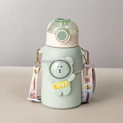 Coppa d'acqua di paglia per bambini con cintura Isolamento termico Carino orso di cartoni animati Isolato