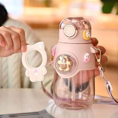 Stile Bevande Sport Orso Cartoni animati Bambini Outdoor 680ml Bottiglia d'acqua di plastica con paglia