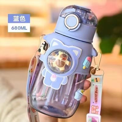 Bottiglia d'acqua di plastica da 680 ml con paglia perfetta per le attività all'aperto e il gioco dei bambini