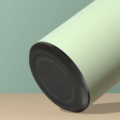 Bottiglia d'acqua intelligente in acciaio inossidabile sostenibile e moderna con controllo della temperatura LED