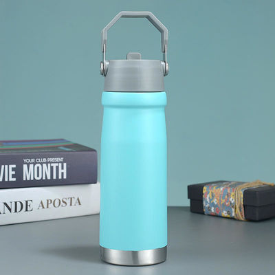 Bottiglia di acqua per sport all'aperto da 550 ml/650 ml con bevande dirette e design isolato