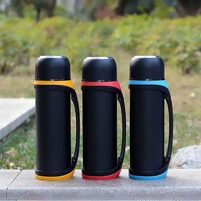 Disegno sportivo grande capacità 2QT 64oz bottiglia a vuoto con tazza per bevande calde