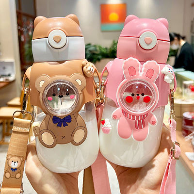 680ml Bottiglia d'acqua per bambini Cute Design Cartoon Coppa di plastica con cintura e paglia inclusi