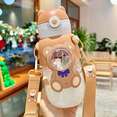 680ml Bottiglia d'acqua per bambini Cute Design Cartoon Coppa di plastica con cintura e paglia inclusi