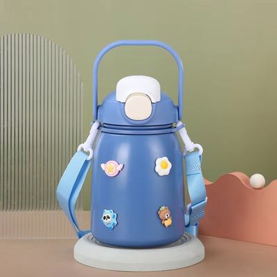 Bottiglia d'acqua in acciaio inossidabile isolato di 800 ml di capacità con coperchio a tappo senza BPA con paglia