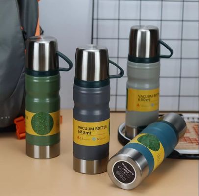 Set regalo personalizzato per affari grigio chiaro bottiglia d'acqua isolante da 680 ml doppia parete 304 in acciaio inossidabile