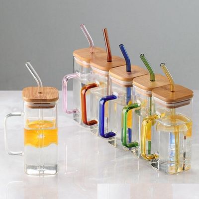 Tazza di vetro a manico quadrato da 400 ml con coperchio di bambù e paglia
