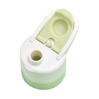 Vendi direttamente una tazza d'acqua di plastica sportiva semplice con una capacità di 750 ml