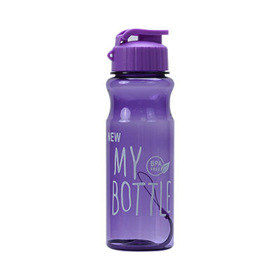 500ml di PET BPA gratuito personalizzato Tazza sportiva bottiglie di acqua potabile in plastica con cintura multicolore