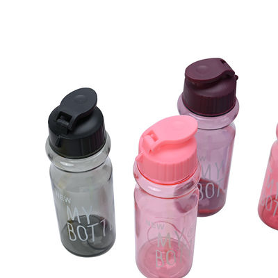 500ml di PET BPA gratuito personalizzato Tazza sportiva bottiglie di acqua potabile in plastica con cintura multicolore