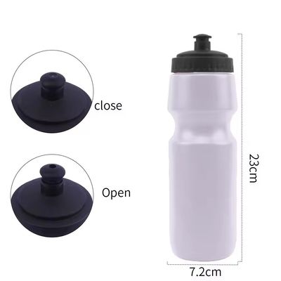 Logo personalizzato Accettabile 700ml PE Bottiglia di acqua sportiva in plastica con copertura antipolvere
