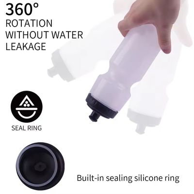 Logo personalizzato Accettabile 700ml PE Bottiglia di acqua sportiva in plastica con copertura antipolvere