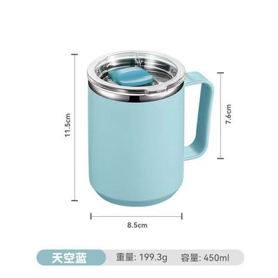 Una tazza di caffè in acciaio inossidabile a doppia parete e isolante