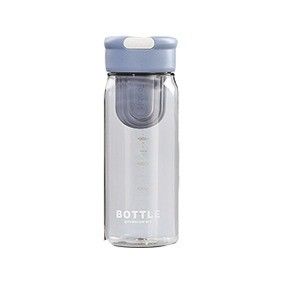In magazzino e OEM accettato Logo personalizzato 650ml PP bottiglia di acqua di plastica con separatore di tè