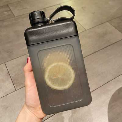 450 ml BPA-free Quadrato PP Plastica portabile Bottolo di succo sportivo con tappo modello personalizzato
