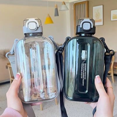 Bottiglia d'acqua di plastica da 750 ml con paglia, indispensabile per l'esercizio e il fitness all'aperto