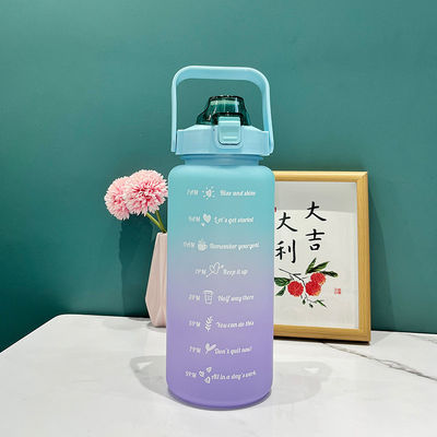 Bottiglia d'acqua da 2 litri con marcatore di tempo di paglia e prestazioni di isolamento termico per il fitness