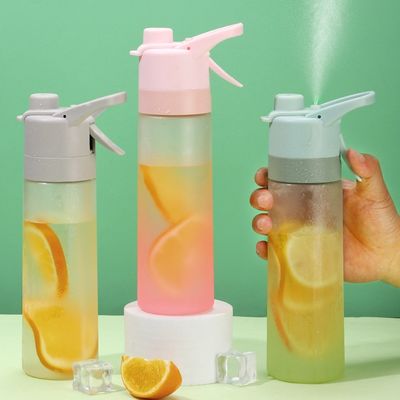 Disegno Logo personalizzato 650ml Bottiglie di spray di plastica per sport Outdoor bottiglia creativa