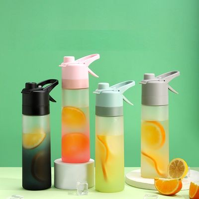 Disegno Logo personalizzato 650ml Bottiglie di spray di plastica per sport Outdoor bottiglia creativa