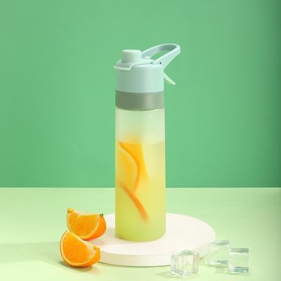 Disegno Logo personalizzato 650ml Bottiglie di spray di plastica per sport Outdoor bottiglia creativa