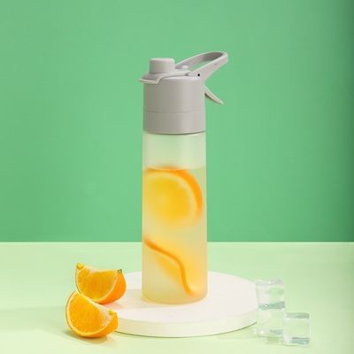 Disegno Logo personalizzato 650ml Bottiglie di spray di plastica per sport Outdoor bottiglia creativa