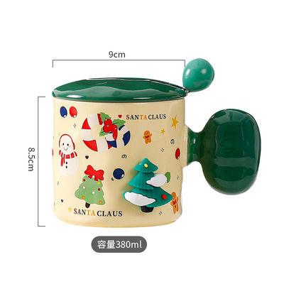 Presentazione di una tazza di caffè di cartone animato da 380 ml con logo personalizzato