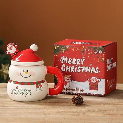 Vivi la magia del Natale con il nostro set di tazze e cucchiai in ceramica da 400 ml