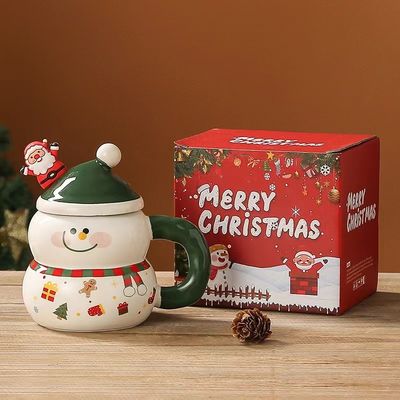 Vivi la magia del Natale con il nostro set di tazze e cucchiai in ceramica da 400 ml