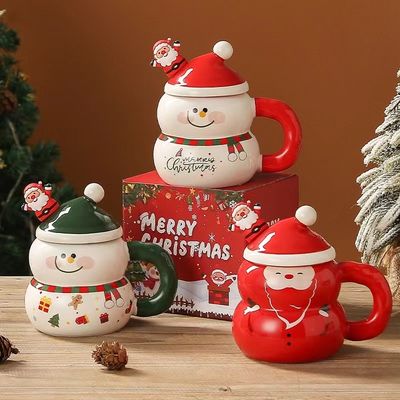 Vivi la magia del Natale con il nostro set di tazze e cucchiai in ceramica da 400 ml