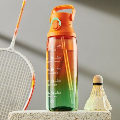 Acqua da bere in plastica a colori gradienti 750 ml Bottiglia portatile per sportivi per viaggi