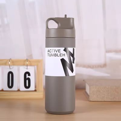 Logo personalizzato Bottiglia d'acqua in acciaio inossidabile da 550 ml Termo vuoto Tazza creativa per lo sport