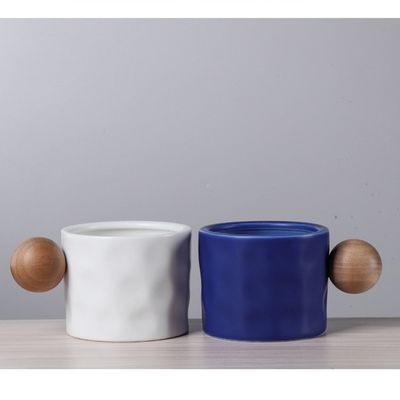 330ml Tazza da caffè in ceramica blu e bianco con maniglia sferica di legno per regali d'affari