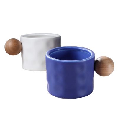 330ml Tazza da caffè in ceramica blu e bianco con maniglia sferica di legno per regali d'affari