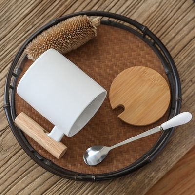 Regali d'affari 11 oz Capacità Disegno attraente Tazza di viaggio in ceramica Tazza di ufficio isolato