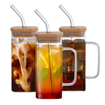 Tazza di caffè e tè ghiacciato con tappo e maniglia di paglia