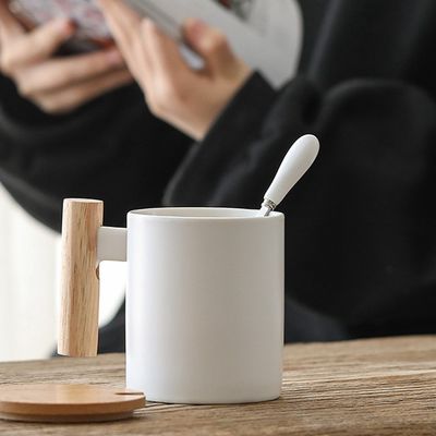 11oz Tazza di viaggio in ceramica per trasferimento di calore per ufficio color isolato