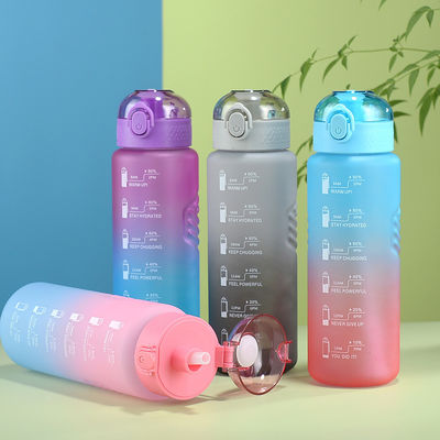 Acqua bollente applicabile Logo personalizzato Bottiglia d'acqua di plastica per palestra all'aperto e viaggi