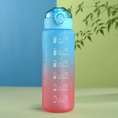 Acqua bollente applicabile Logo personalizzato Bottiglia d'acqua di plastica per palestra all'aperto e viaggi