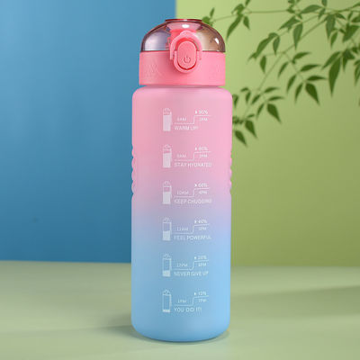 Acqua bollente applicabile Logo personalizzato Bottiglia d'acqua di plastica per palestra all'aperto e viaggi