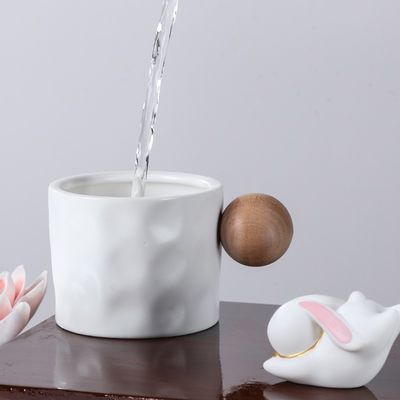 Logo personalizzato Tazza di ceramica blu creativa con manico di legno