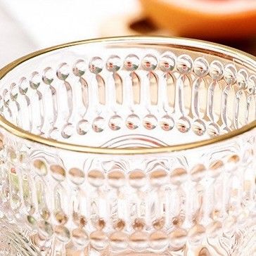 Tazza di vetro con bordo d'oro con design a girasole e stile classico