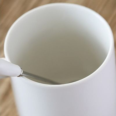 Tazza di tazza in ceramica sostenibile con coperchio e logo personalizzato per gli amanti del tè in taglia di 0,5 kg