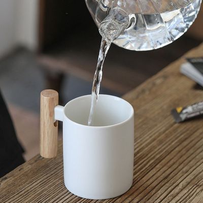 Tazza di tazza in ceramica sostenibile con coperchio e logo personalizzato per gli amanti del tè in taglia di 0,5 kg