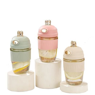 Coppa di paglia in vetro per bambini con manica in silicone