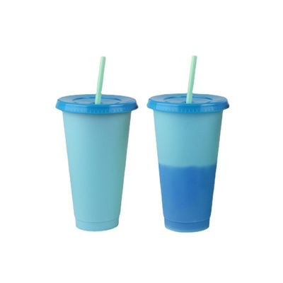 Tazze di caffè di plastica senza BPA, bottiglia d'acqua fredda con coperchio e paglia.