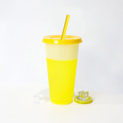 Tazze di caffè di plastica senza BPA, bottiglia d'acqua fredda con coperchio e paglia.