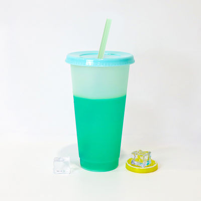 Tazze di caffè di plastica senza BPA, bottiglia d'acqua fredda con coperchio e paglia.