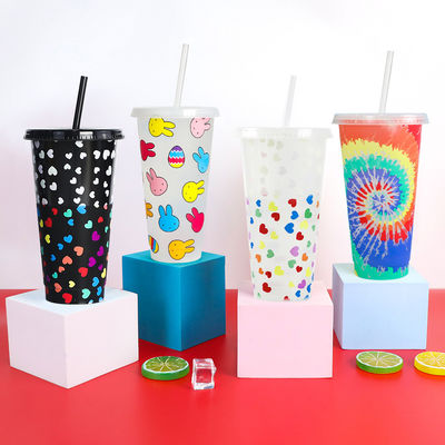 Tazze di caffè di plastica senza BPA, bottiglia d'acqua fredda con coperchio e paglia.
